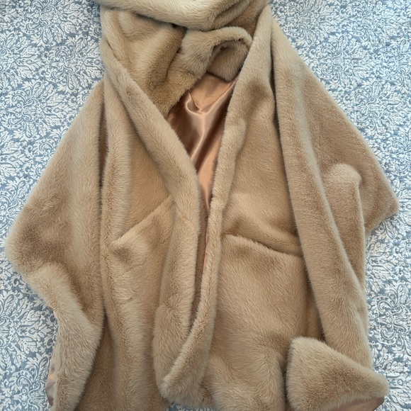 Pretty Rugged faux fur super soft perfect camel SCARF& CAPE/shawl From SharkTank - Picture 3 of 11